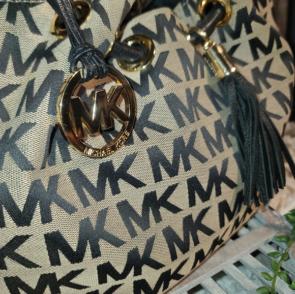 Michael Kors Purse in excellent condition - Picture 12 of 12